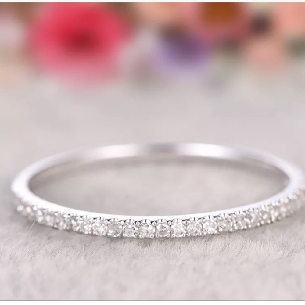 18k White Gold simulated diamond ring - Picture 1 of 3